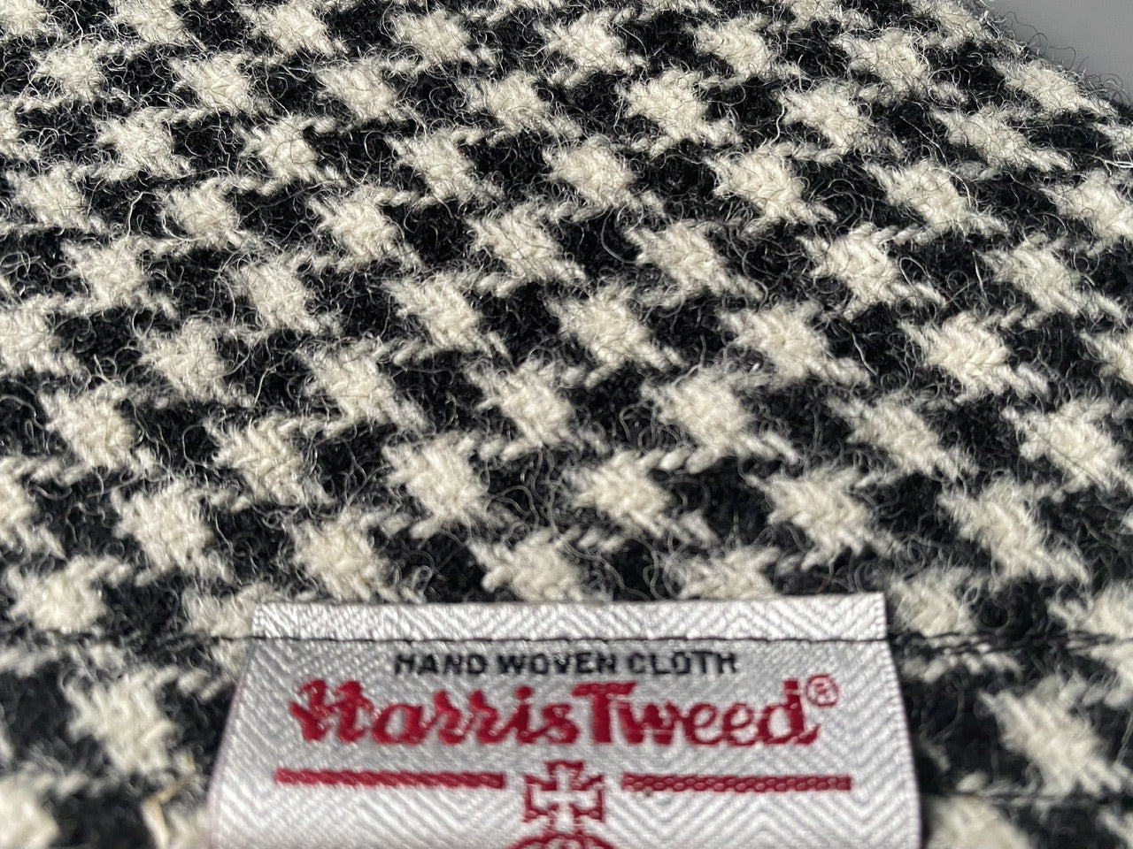 Harris Tweed dog bandana neckerchief in black & white houndstooth dogtooth check pattern. Sizes S M L XL pet scarf