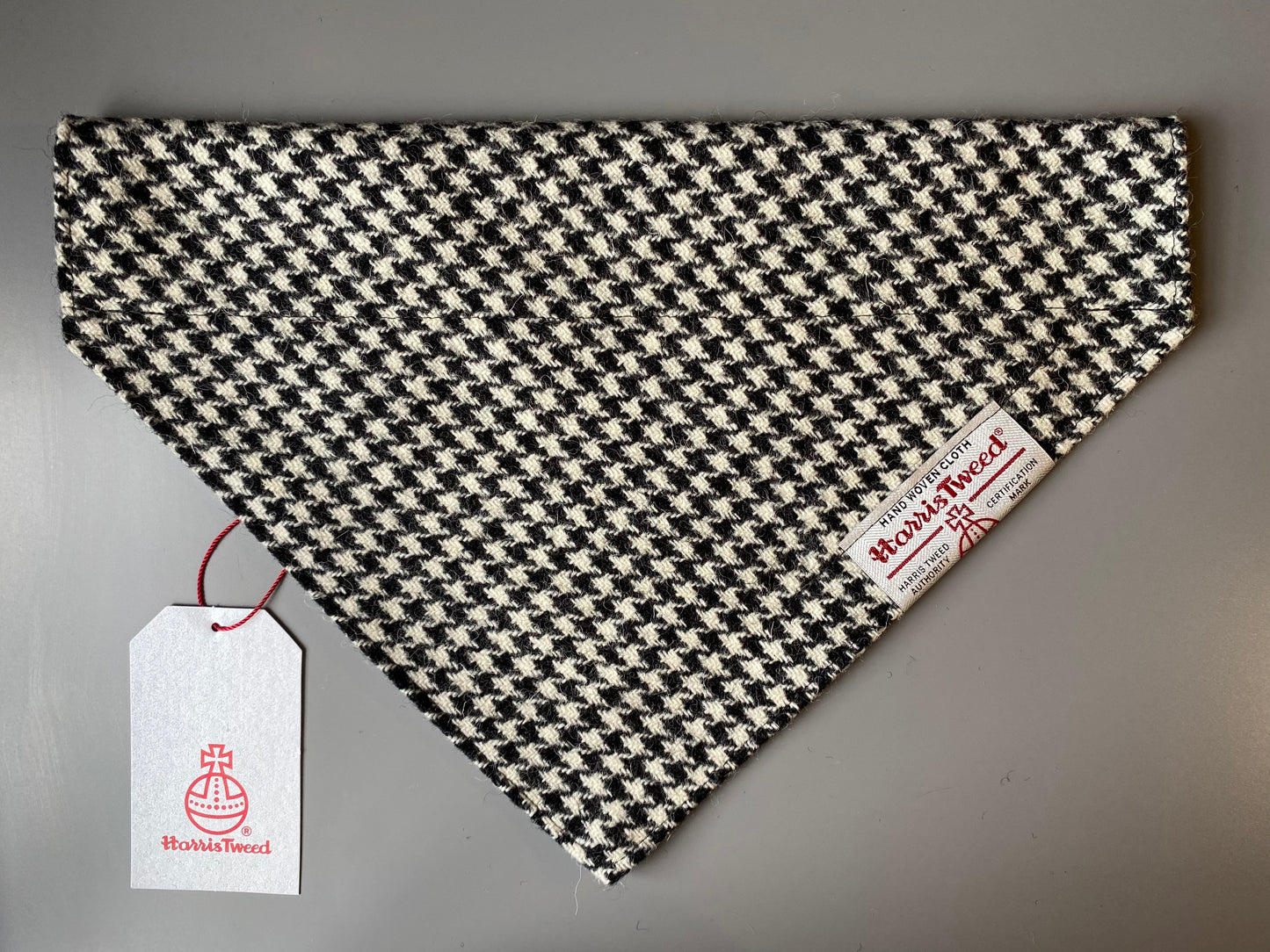 Harris Tweed dog bandana neckerchief in black & white houndstooth dogtooth check pattern. Sizes S M L XL pet scarf