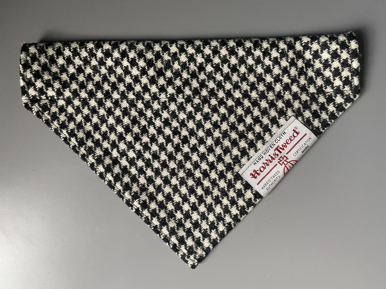 Harris Tweed dog bandana neckerchief in black & white houndstooth dogtooth check pattern. Sizes S M L XL pet scarf