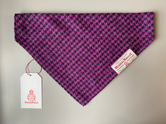 Harris Tweed dog bandana neckerchief in bright pink / purple and black in houndstooth dogtooth check pattern. Sizes S M L XL  pet scarf