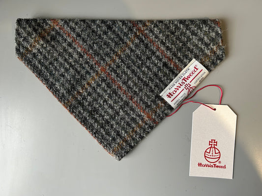 Harris Tweed dog bandana neckerchief in charcoal grey houndstooth dogtooth check pattern. Sizes S M L XL pet scarf