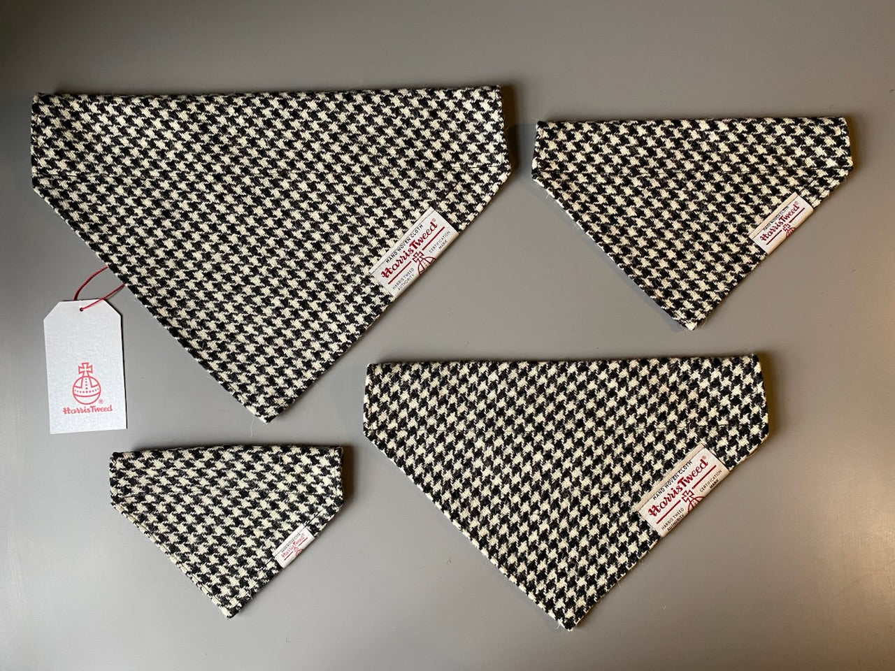 Harris Tweed dog bandana neckerchief in black & white houndstooth dogtooth check pattern. Sizes S M L XL pet scarf